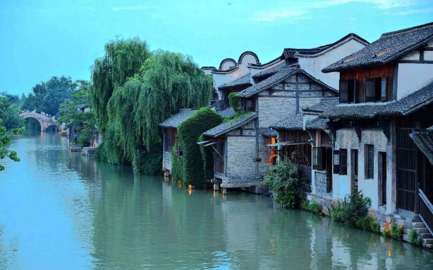 “龙腾盛世 · 楹造未来”招商引资推介暨银政企座谈会在莲华街道举办